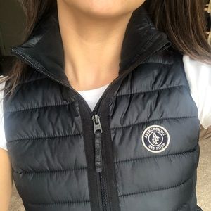 Abercrombie & Fitch Black Puffer Vest Size XS